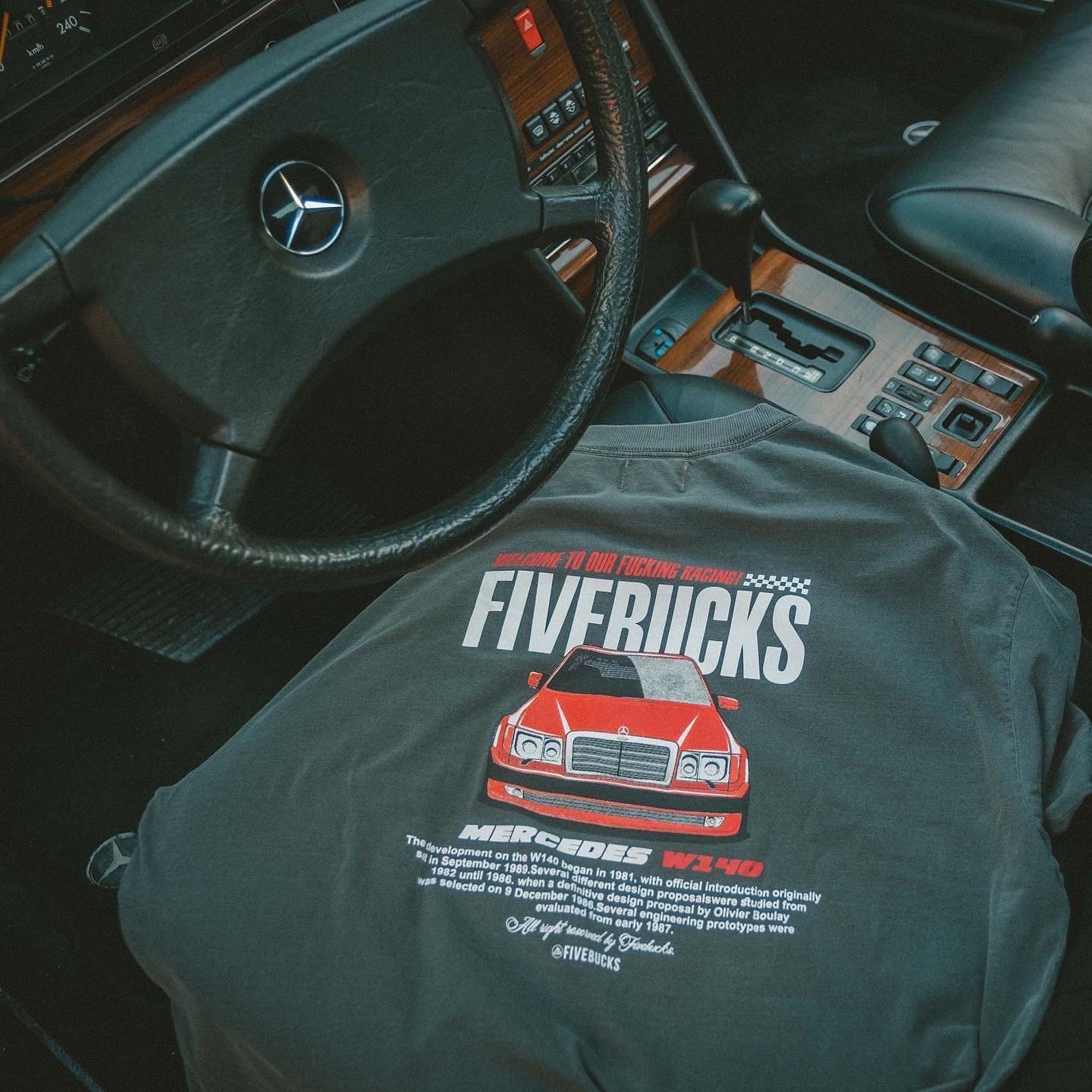 Camiseta com estampa Private Label, detalhe de acabamento